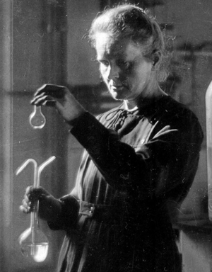 Marie Curie em seu laboratório